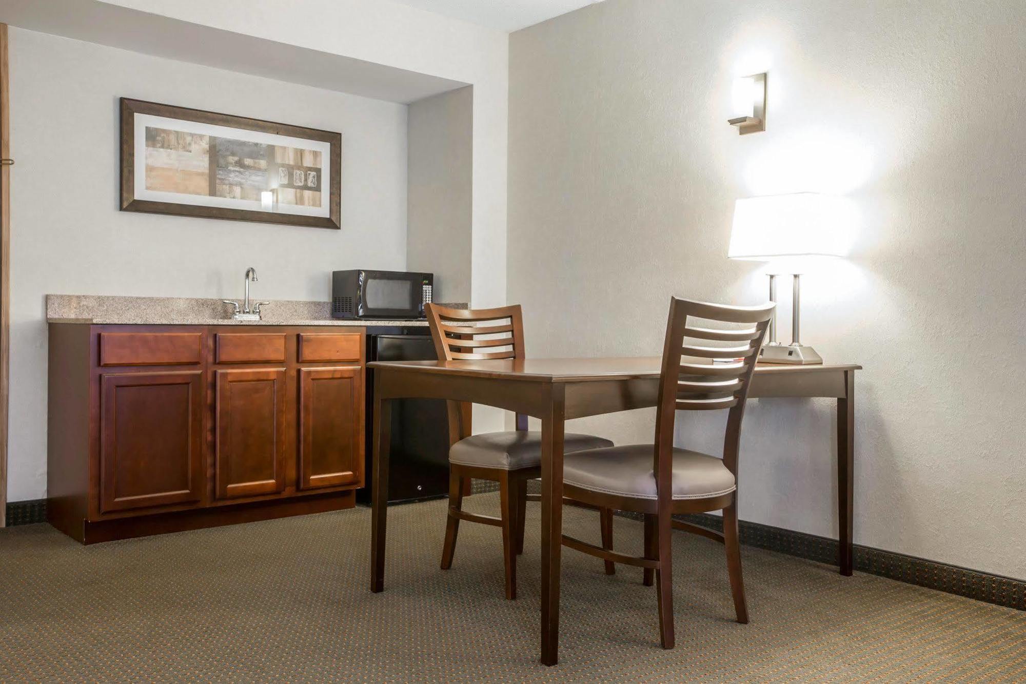 Comfort Suites South Burlington Near University المظهر الخارجي الصورة